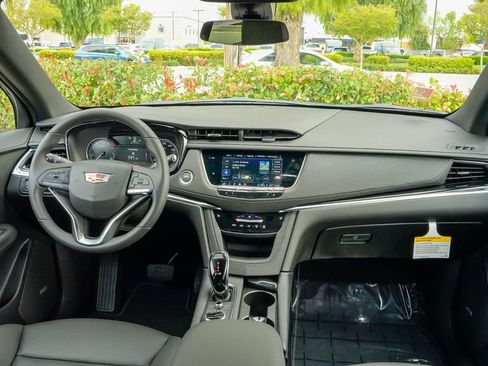 Certified 2025 Cadillac XT6 Luxury image 19