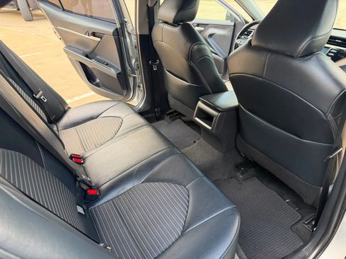Used 2019 Toyota Camry SE FWD image 17