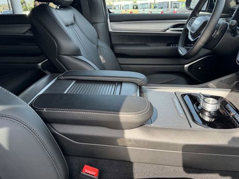New 2026 Jeep Grand Wagoneer 4WD w/ 8-Passenger Seating Package image 5