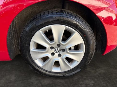 Used 2009 Volkswagen Beetle Coupe FWD image 35
