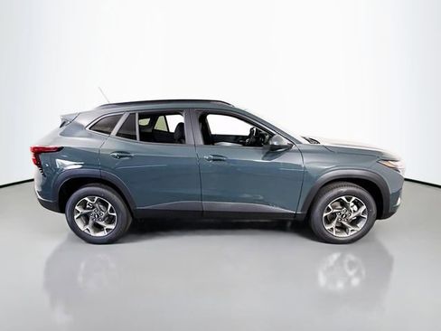 New 2026 Chevrolet Trax LT w/ LT Convenience Package FWD image 5