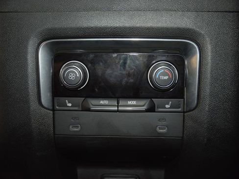 Used 2023 Chevrolet Suburban High Country AWD/4WD image 41
