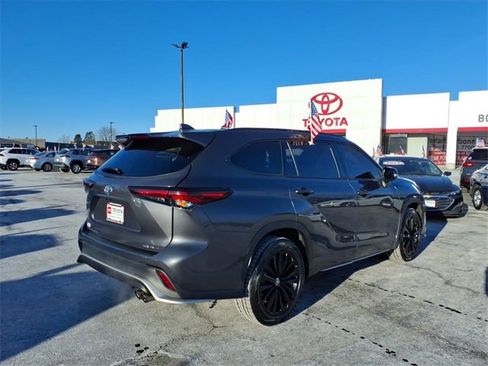 Used 2024 Toyota Highlander XSE image 3