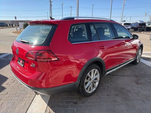 Used 2017 Volkswagen Golf Alltrack S image 5