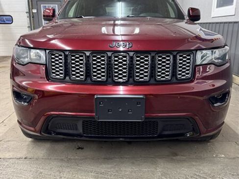 Used 2019 Jeep Grand Cherokee Altitude image 3