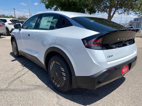 New 2026 Nissan Leaf FWD image 3