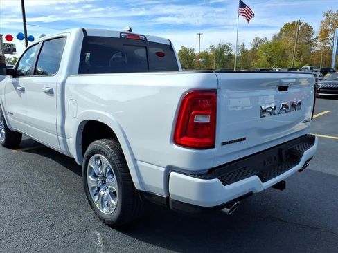 New 2026 RAM 1500 4x4 Crew Cab image 9