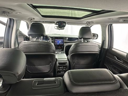 Used 2022 Jeep Grand Cherokee Limited 4xe image 19