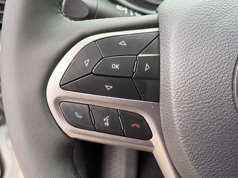 Used 2022 Jeep Cherokee Latitude Lux w/ Sun & Sound Group AWD/4WD image 13
