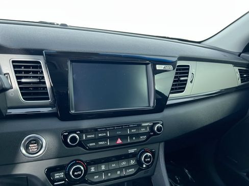 Used 2019 Kia Niro Touring FWD image 21