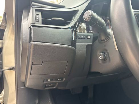 Used 2024 Lexus ES 350 w/ Premium Package image 33