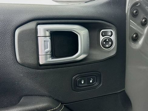 Used 2021 Jeep Wrangler Unlimited Sahara w/ Cold Weather Group AWD/4WD image 18