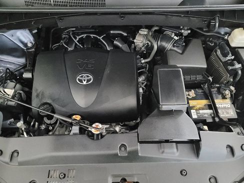 Used 2018 Toyota Highlander Plus AWD/4WD image 30