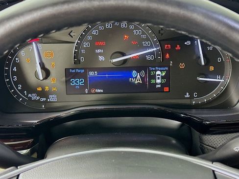 Used 2018 Cadillac XT5 Luxury w/ Driver Awareness Package AWD/4WD image 17