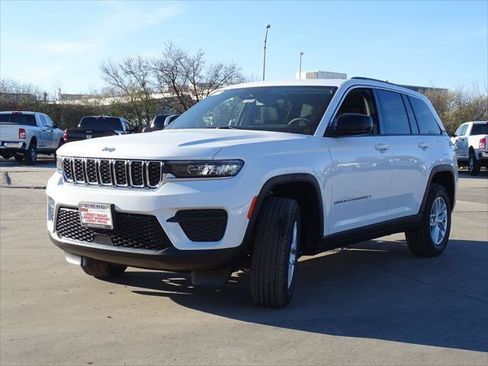 Certified 2023 Jeep Grand Cherokee Laredo w/ Luxury Tech Group I AWD/4WD image 7