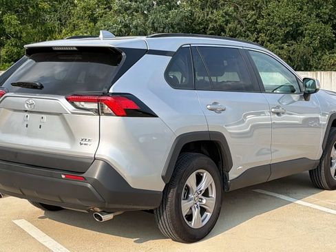 Used 2025 Toyota RAV4 XLE AWD/4WD image 4