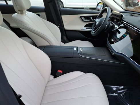 New 2026 Mercedes-Benz E 350 4MATIC Sedan image 10