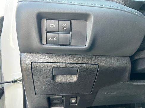 Certified 2023 Toyota Highlander LE image 32