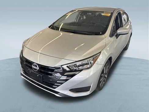 Used 2025 Nissan Versa SV FWD image 3
