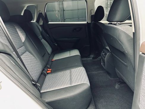 Used 2021 Nissan Rogue S AWD/4WD image 19