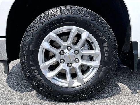 Used 2023 Chevrolet Silverado 1500 LT AWD/4WD image 7