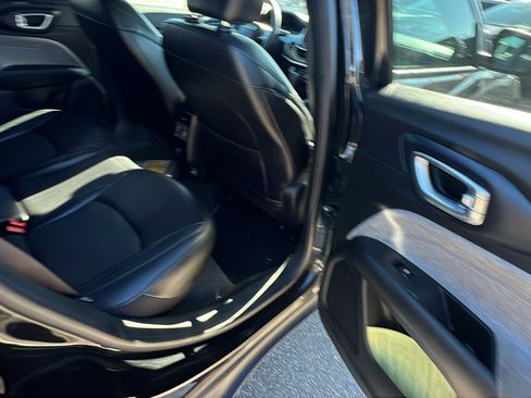 Used 2024 Jeep Compass Latitude image 21