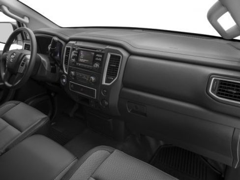 Used 2017 Nissan Titan S image 18