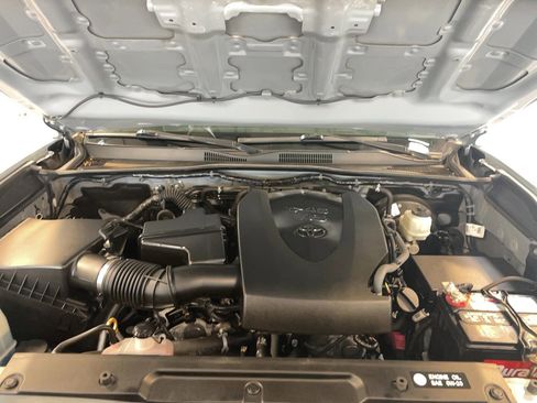 Used 2018 Toyota Tacoma Limited image 20