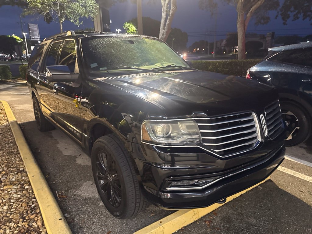 Used 2017 Lincoln Navigator L Select RWD image 3