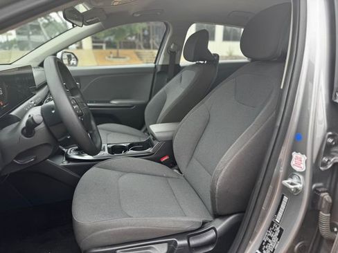 Used 2025 Kia K4 LXS image 9