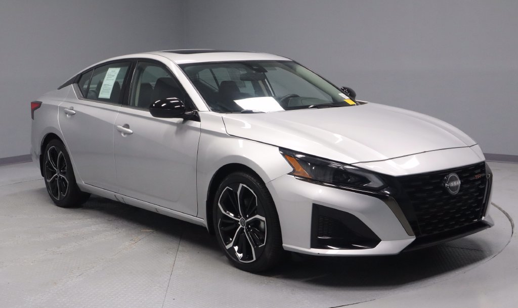 Certified 2023 Nissan Altima 2.5 SR w/ SR Premium Package FWD image 1