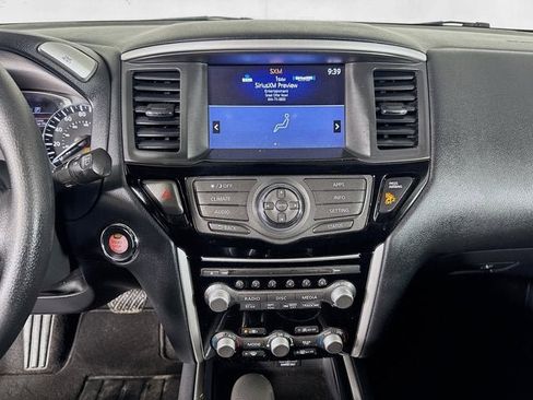 Used 2019 Nissan Pathfinder S image 13