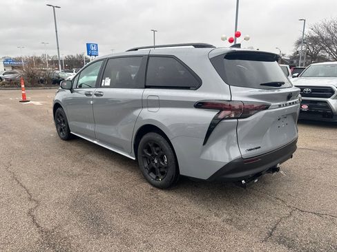 New 2026 Toyota Sienna XLE Woodland Edition image 5