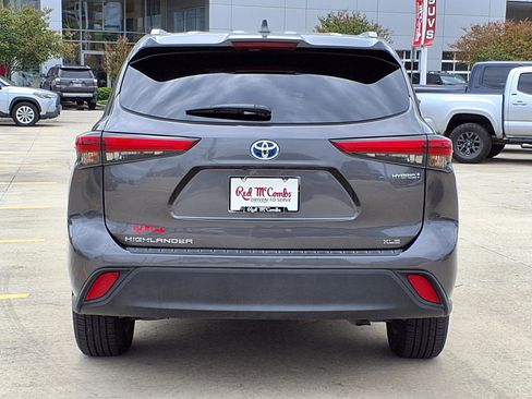Used 2022 Toyota Highlander XLE FWD image 6