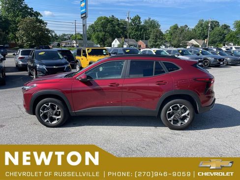 Used 2024 Chevrolet Trax LT FWD image 12