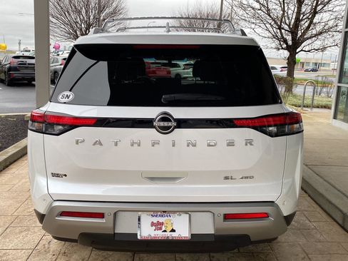 Certified 2025 Nissan Pathfinder SL image 6