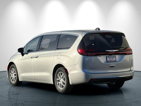 New 2026 Chrysler Pacifica Select image 6