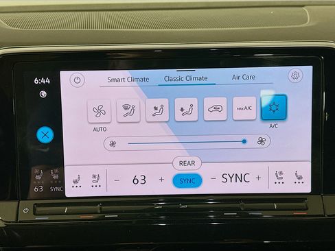 Used 2025 Volkswagen Atlas SE image 23