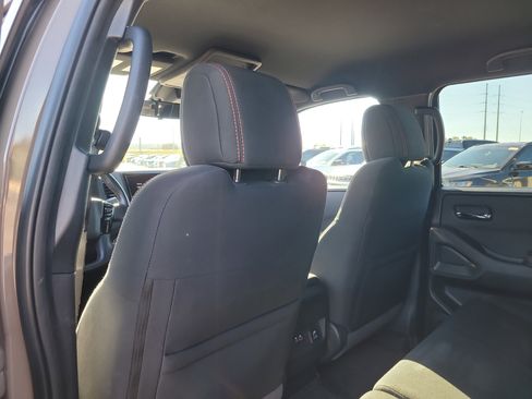 Used 2022 Nissan Frontier PRO-4X image 12