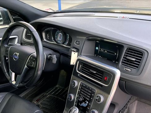 Used 2016 Volvo S60 T5 Premier w/ Convenience Package image 31