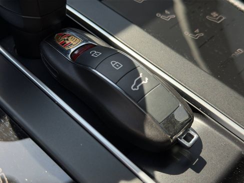 Certified 2026 Porsche Macan AWD/4WD image 29