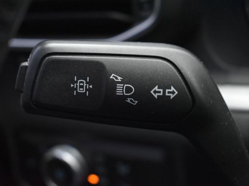 Used 2020 Ford Explorer XLT w/ Equipment Group 202A AWD/4WD image 24