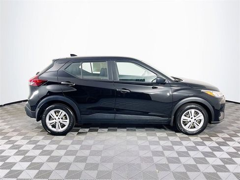 Used 2022 Nissan Kicks S image 9