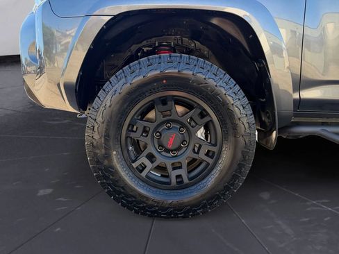 Used 2018 Toyota 4Runner TRD Off-Road Premium AWD/4WD image 30