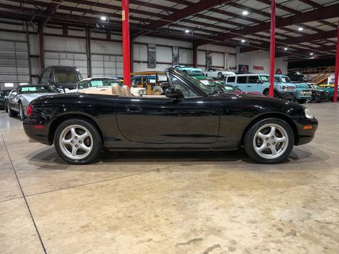 Used 1999 MAZDA MX-5 Miata RWD image 10