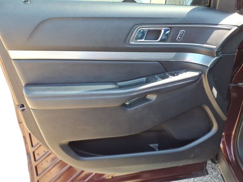 Used 2018 Ford Explorer XLT w/ Equipment Group 202A AWD/4WD image 16