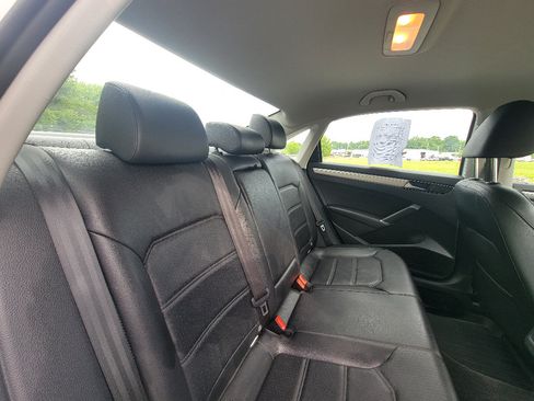 Used 2017 Volkswagen Passat 1.8T R-Line FWD image 28
