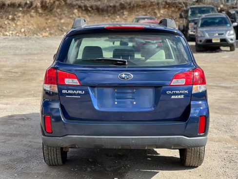 Used 2011 Subaru Outback 2.5i image 5