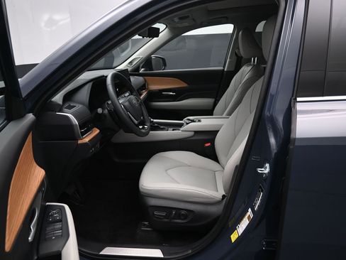 Certified 2024 Toyota Grand Highlander Platinum image 11