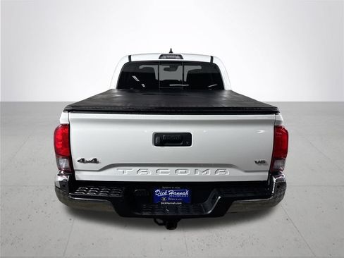 Used 2020 Toyota Tacoma SR5 AWD/4WD image 7